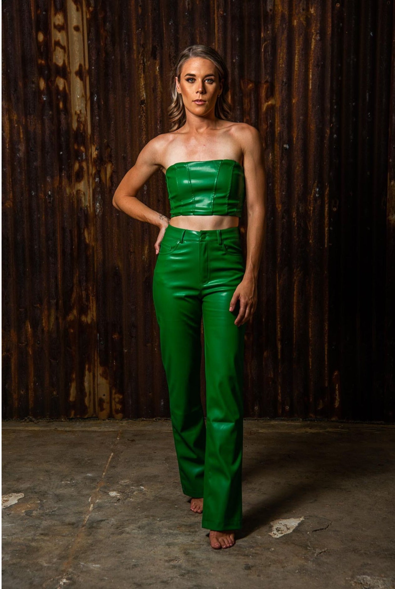 Zipper Flying Ladies Vest and Solid Leather Pants Set.
